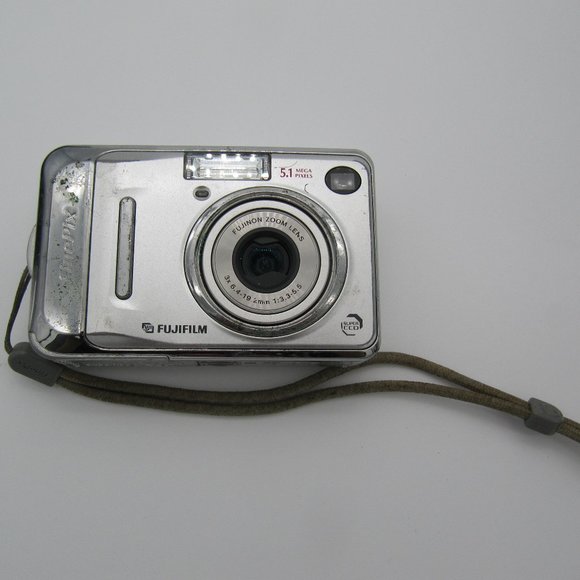 Fuji - FinePix 5.1MP Compact Digital Camera - For Parts Only - Picture 2 of 10